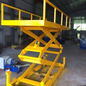 Bàn nâng hạ thủy lực là thiết bị được dùng để nâng hạ hàng hóa nặng