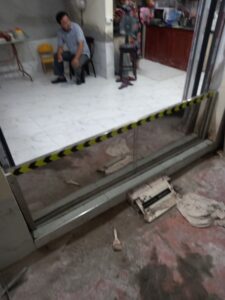 cửa chắn nước mùa mưa