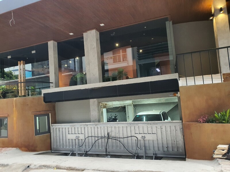 cửa chắn nước mùa mưa