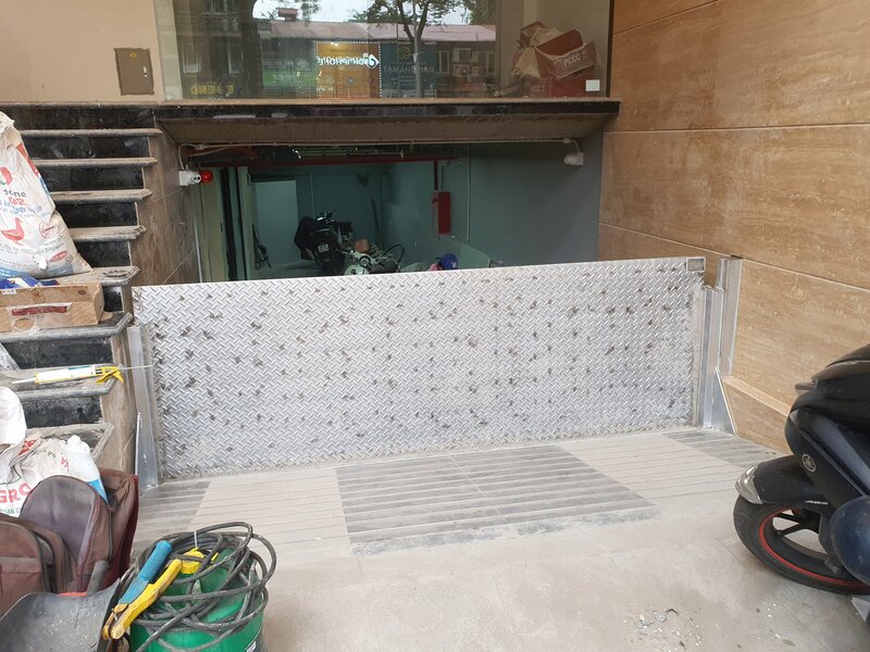 Cửa chống ngập tự động tại quận Long Biên