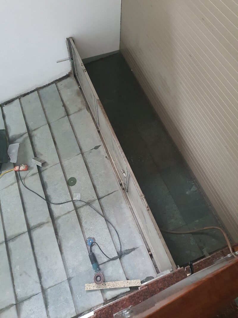 Cửa chống ngập tự động tại quận Long Biên